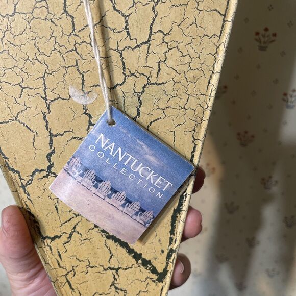 Vintage Metal Wall Pocket Christmas Decor Hand Painted Chippy Shabby - Picture 11 of 11